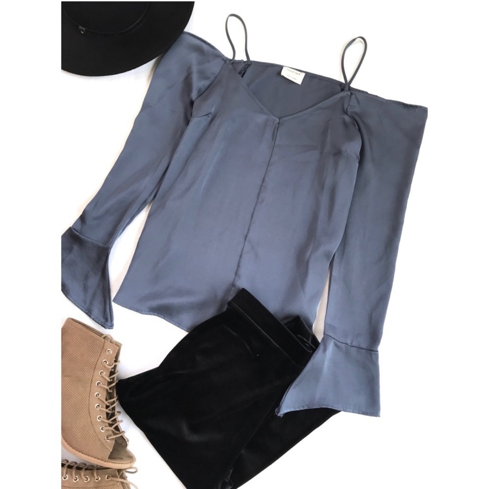 Cold shoulder top in indigo - Picture 3 of 6